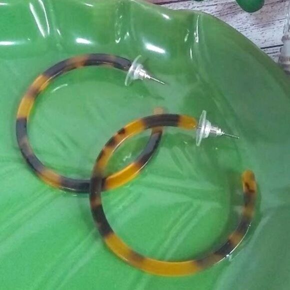 Leopard Print Thin Acrylic Hoop Earrings - Picture 2 of 5